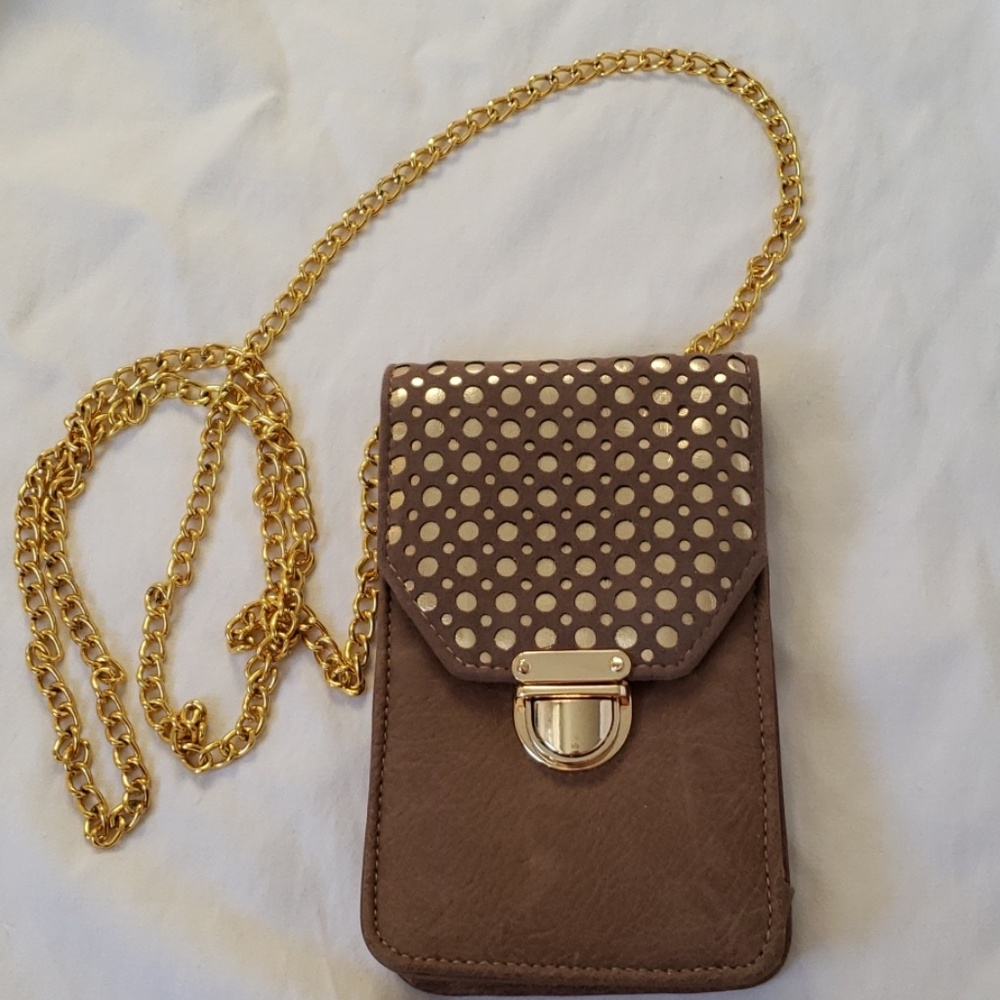 Brown vinyl crossbody w/gold chain